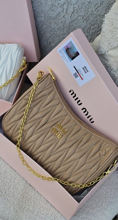 شنطة Miu Miu