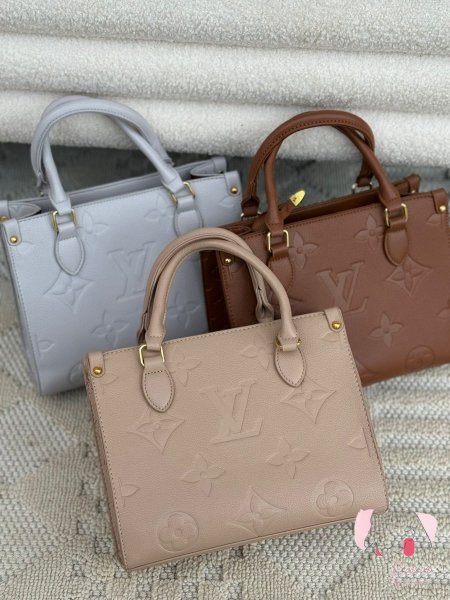 شنطة  Louis Vuitton