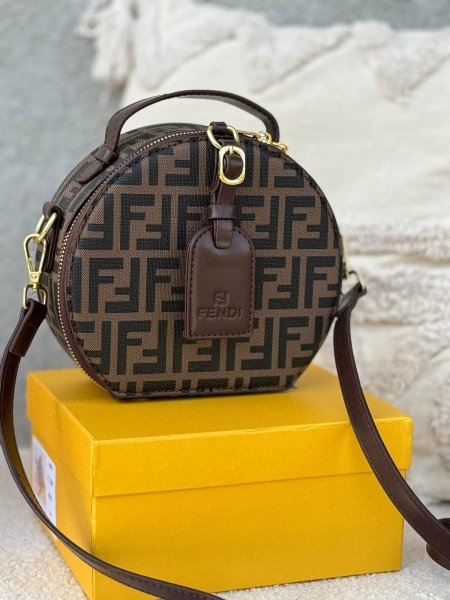 شنطة Fendi