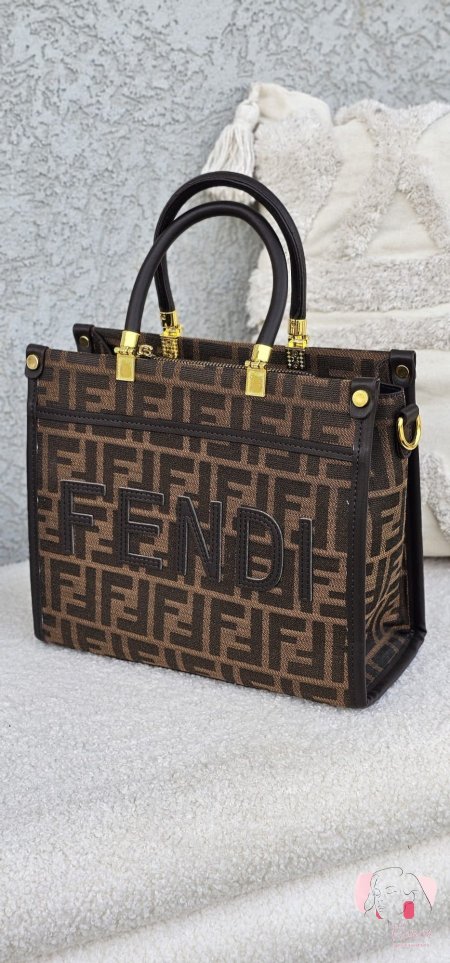 شنطة fendi