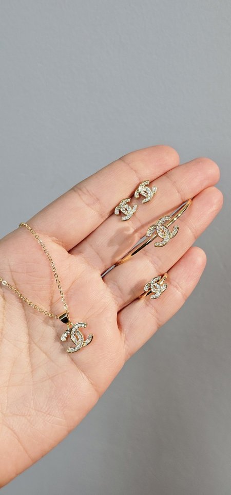 طقم للاطفال