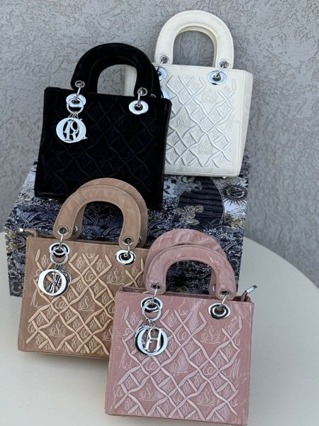 شنطة شبيه ديور