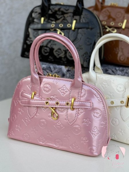 شنطة شبيه LV